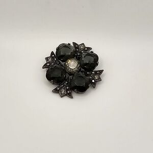 VINTAGE black rhinestone brooch